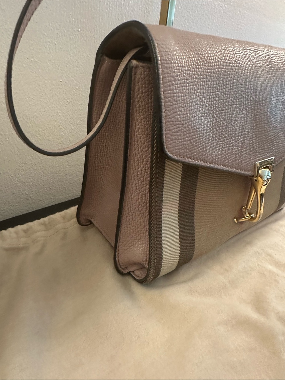 Burberry Derby Calfskin House Check Small Macken Crossbody Bag Pale Orchid - Picture 5 of 15